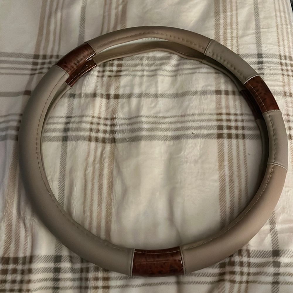 Steering wheel cover